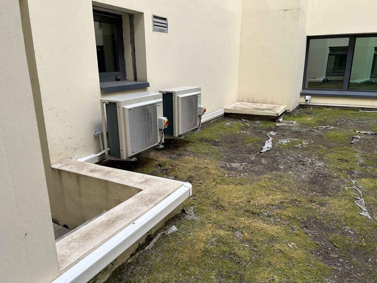 Cour intérieure avant aménagement paysager par Nice Garden à Nice, vue 1